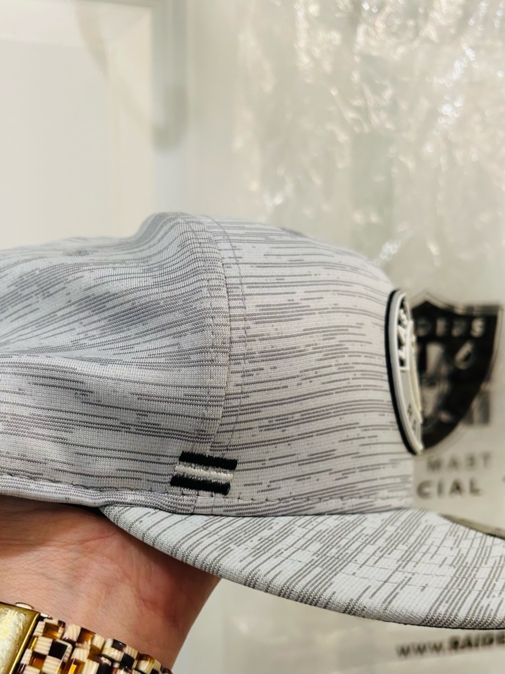 NWT Las Vegas Raiders New Era 59FIFTY Fitted Hat 7 1/4 Grey 2020 Sideline - Picture 3 of 9